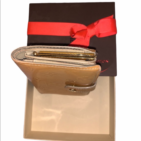 AUTHENTICATED Louis Vuitton vernis wallet - Picture 2 of 16